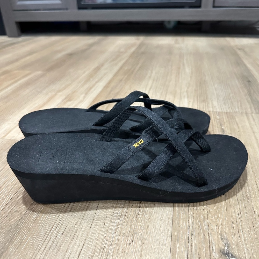 Teva Mandalyn  wedge ola 2 sandals  sz 11 good condition